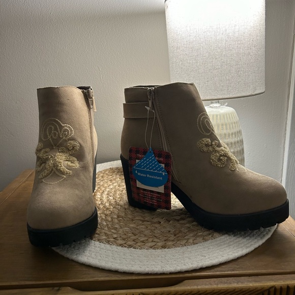 NWT - The Original MukLuks Boots: size 6 - Picture 5 of 5